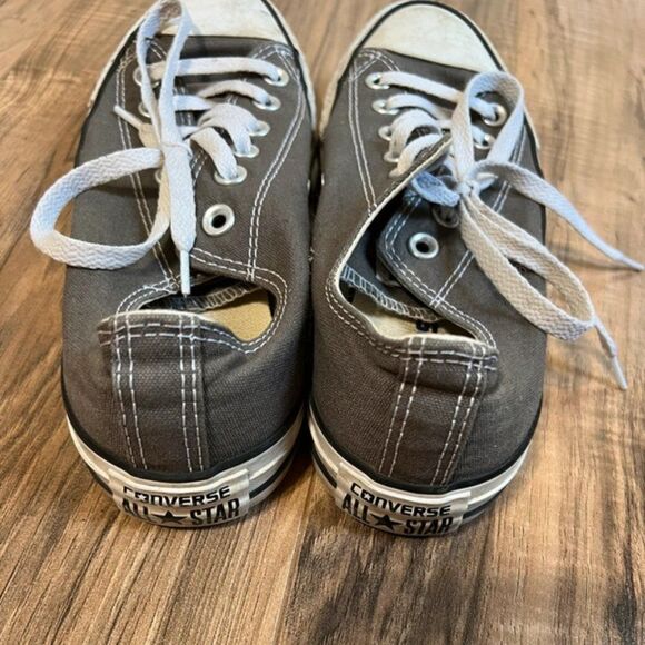 Converse size 7 grey shoes - Picture 2 of 9